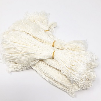 Garnschlaufen 12 cm weiß. Faden: Baumwolle