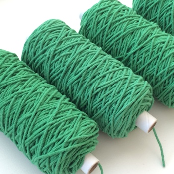 Gummiband Standard/ grün. Naturgummi mit Baumwolle umsponnen.